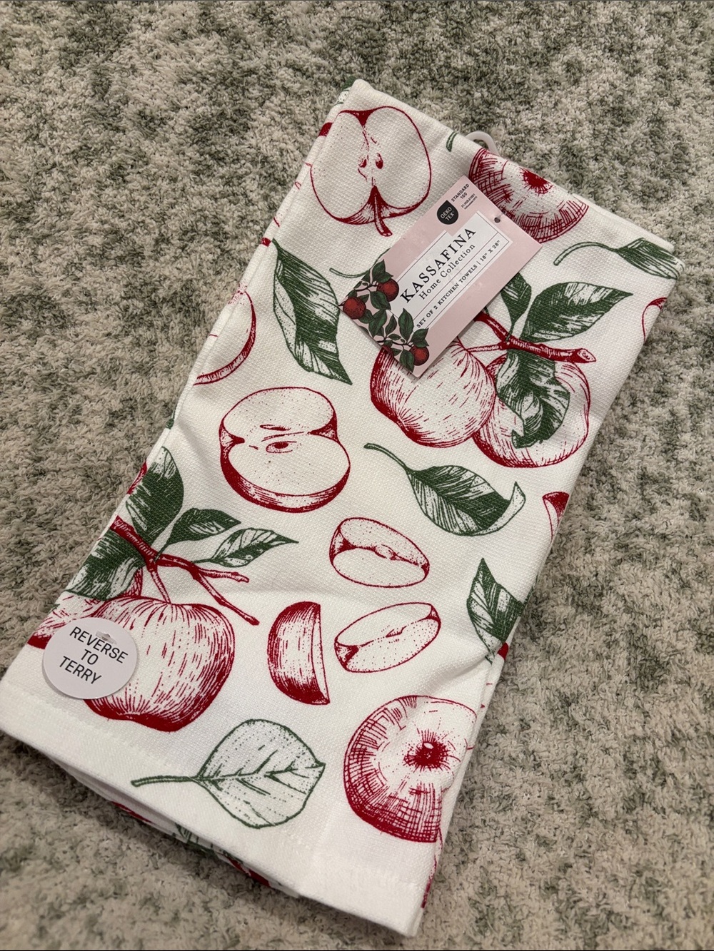 Kassafina Fall Red Apples Green Leaves Cotton Kitchen Towels Set of 2 NWT